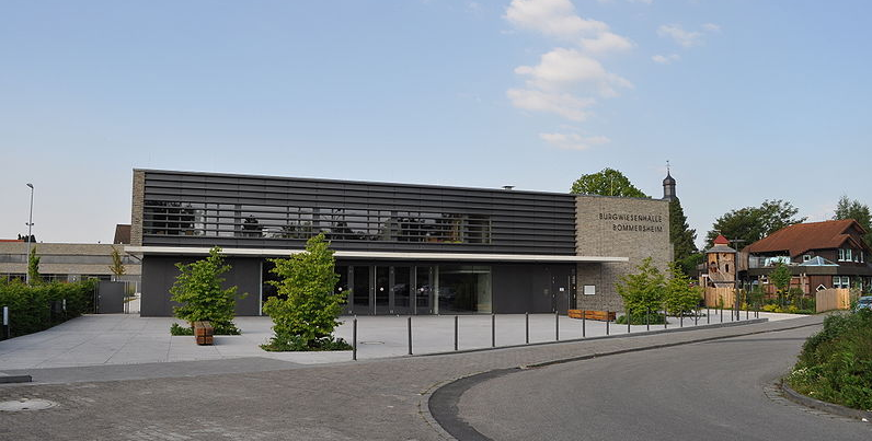 Burgwiesenhalle aussen.bmp