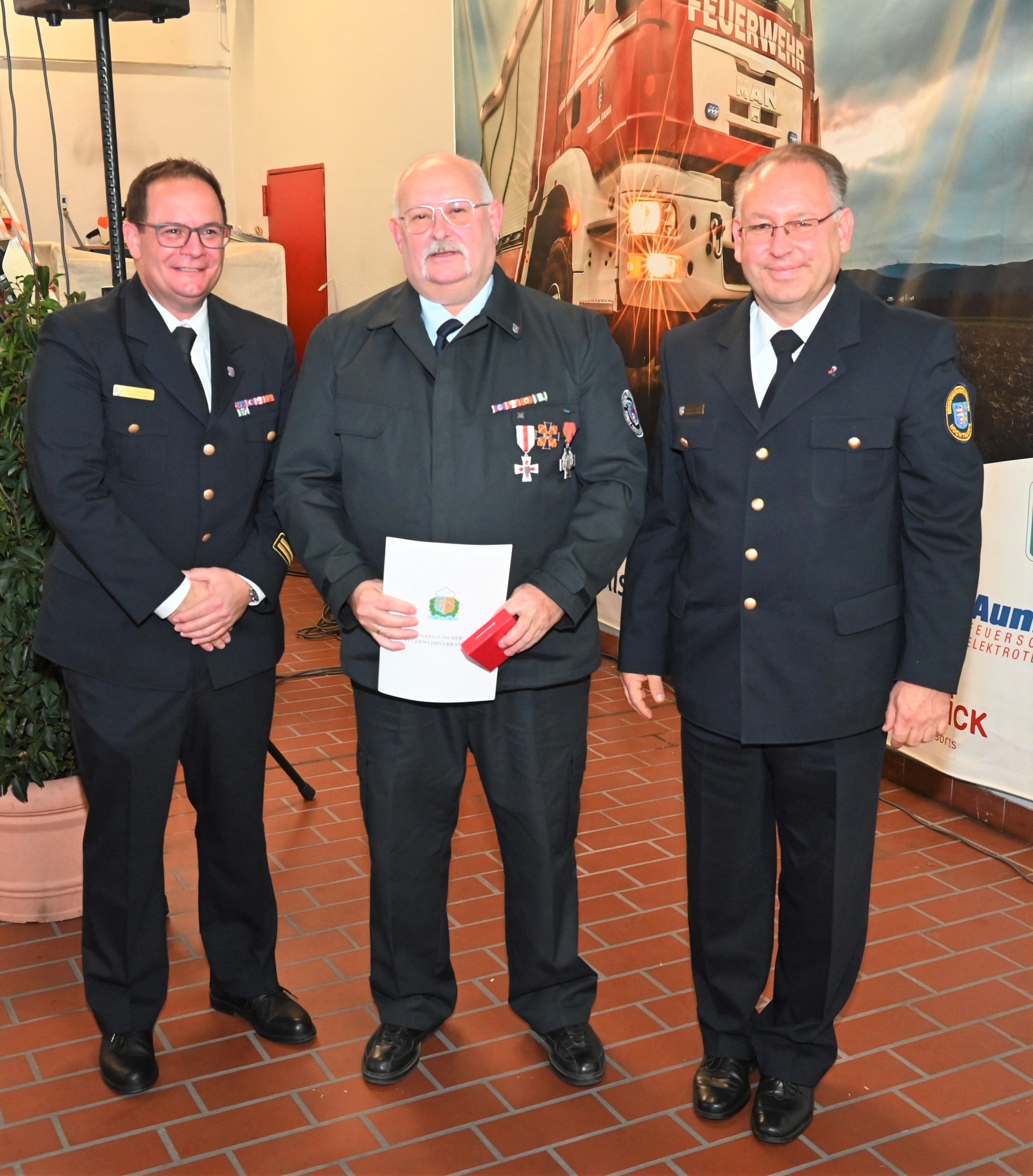 Holger Himmelhuber verabschiedet und neue Fahrzeuge übergeben