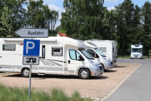 Wohnmobil Stellplatz Fotolia_100150681_L_mitRand.jpg