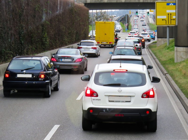 traffic-3094344_1920.jpg
