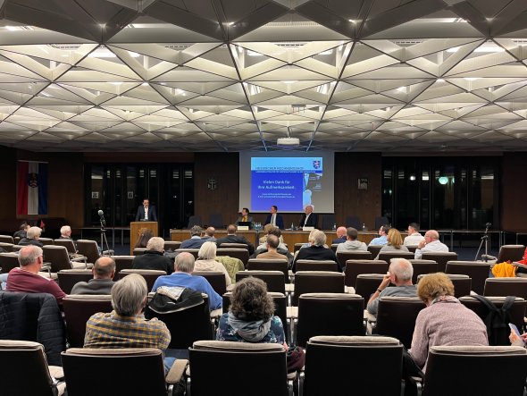 Blick in den Sitzungssaal während der Präsentation