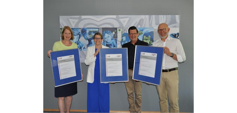 Foto Urkundenübergabe