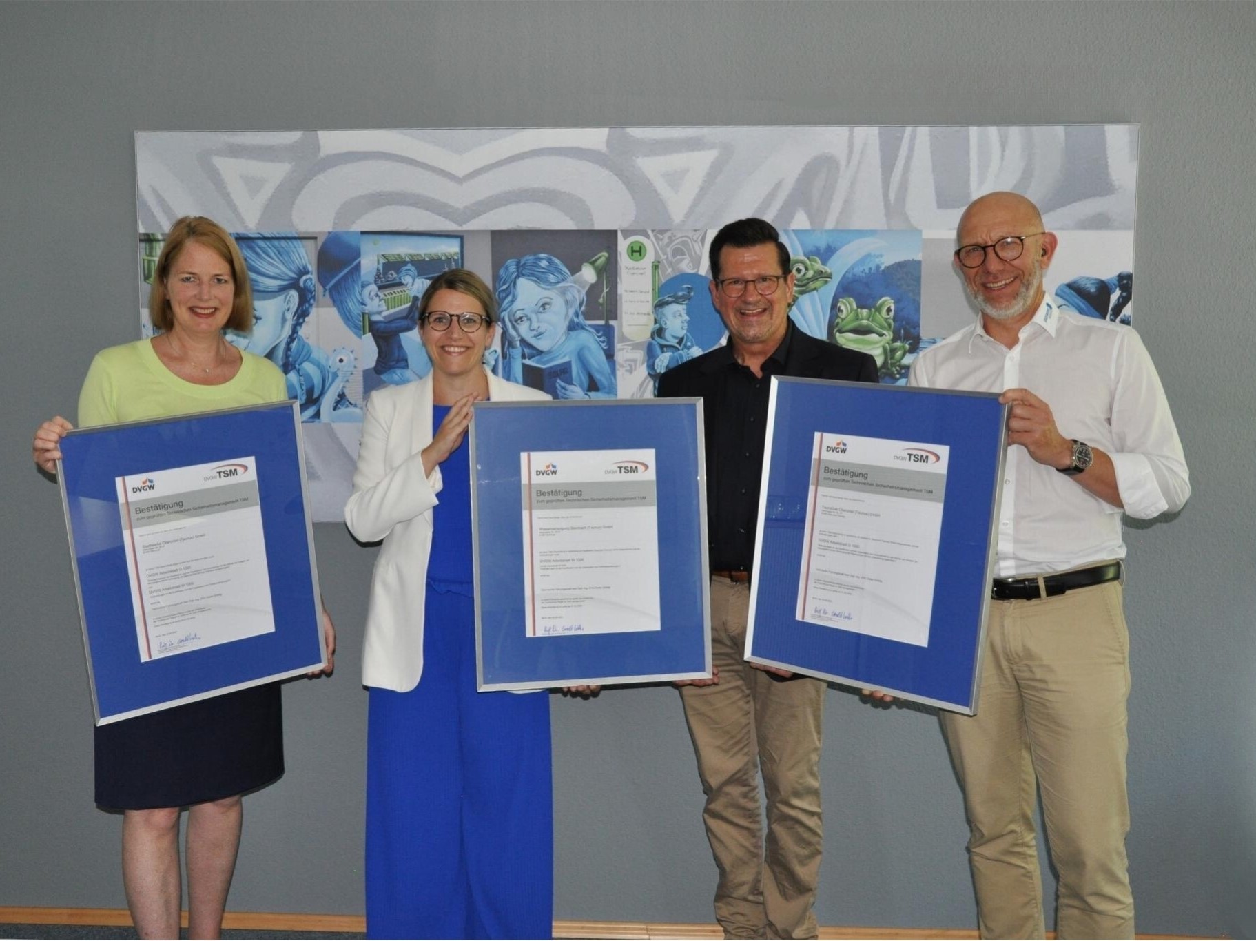 Foto Urkundenübergabe