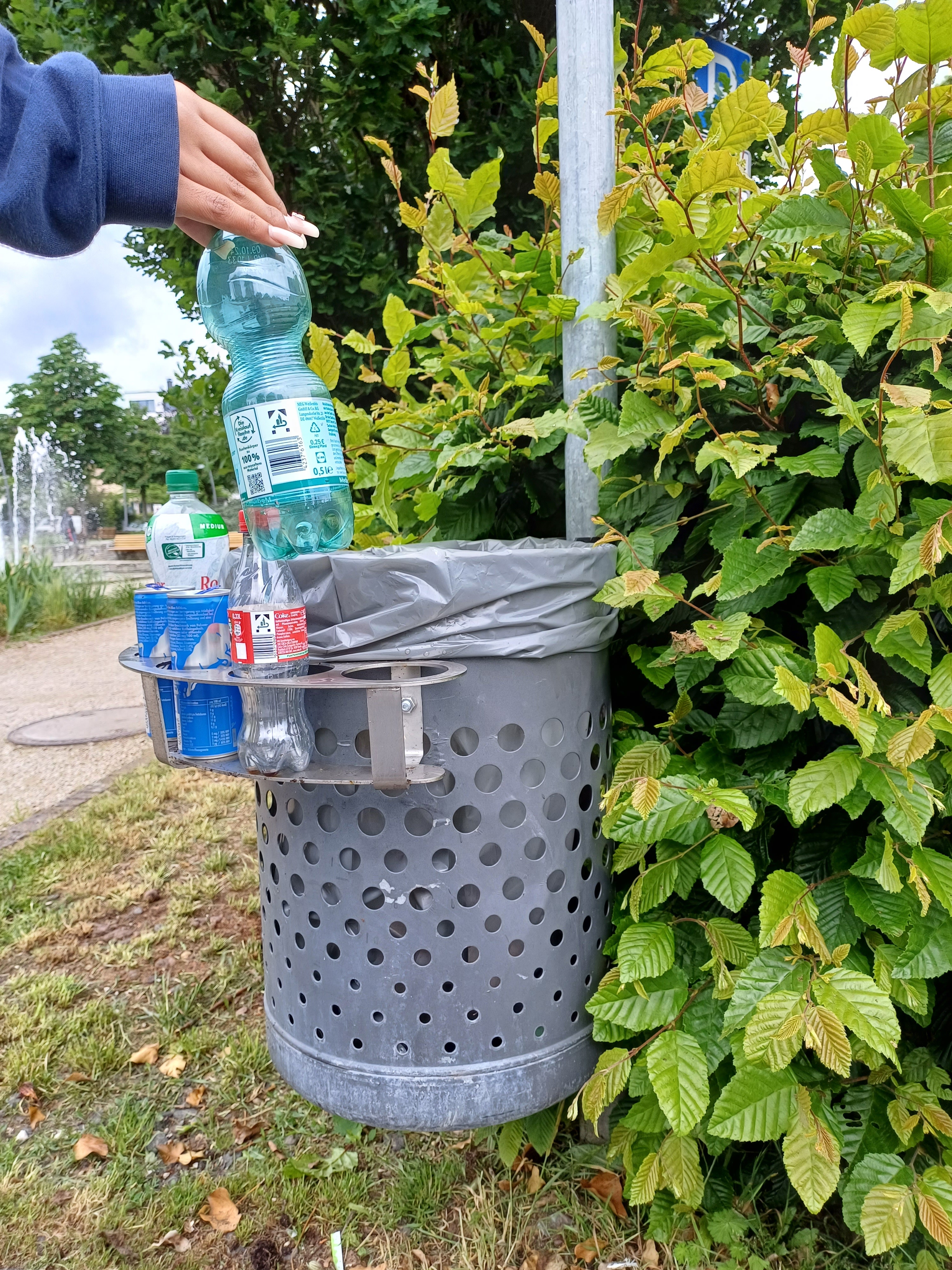 Foto Mülleimer mit Pfandring