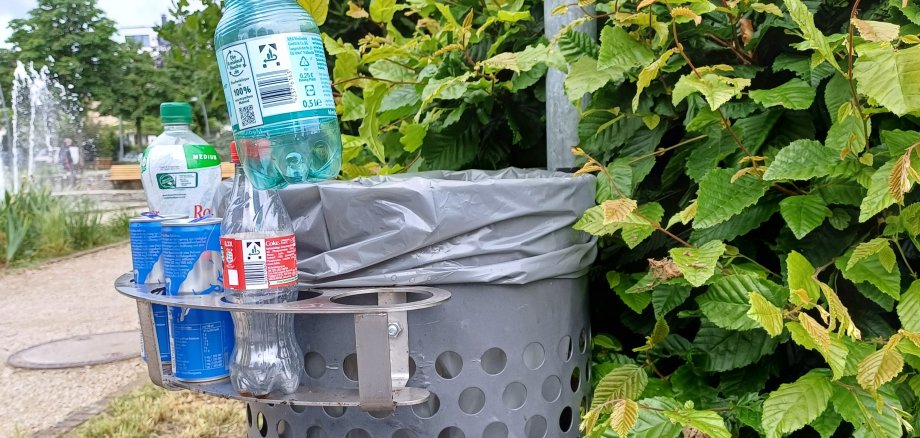 Foto Mülleimer mit Pfandring