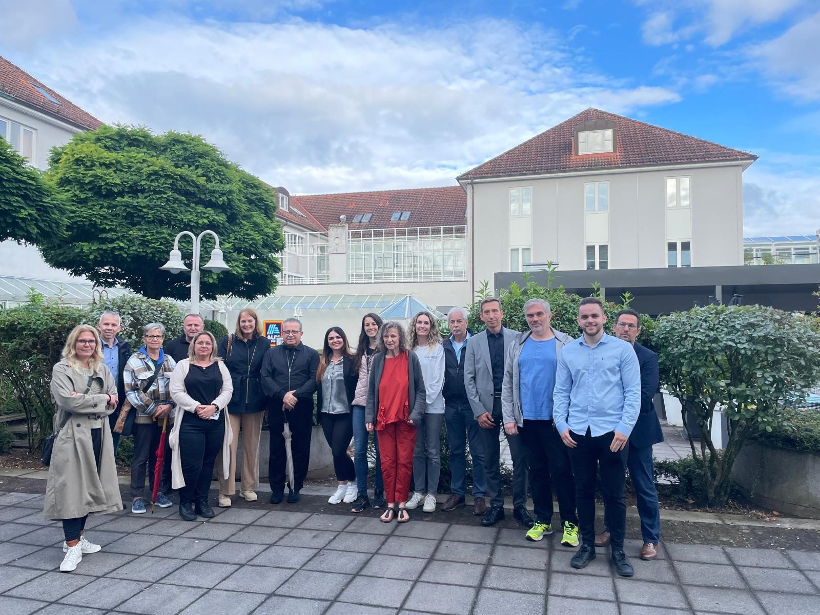 Foto der Teilnehmenden der Begehung Dornbachzentrum