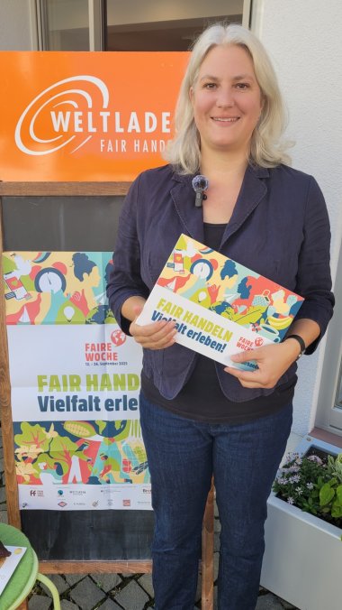 Das Foto zeigt Bildungsreferentin Christina Schlag vom Oberurseler Eine-Welt-Verein, die sich am 19. September auf die „Spur der fairen Schokolade“ begibt.