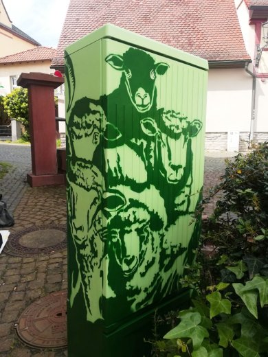 Bemalter Stromkasten mit Tierköpfen