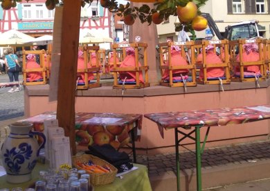 Apfelweinverköstigung Herbsttreiben