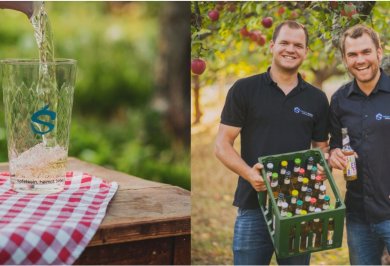 Die Brüder Steden auf einer Streuobstwiese und einem Apfelweinkasten in der Hand
