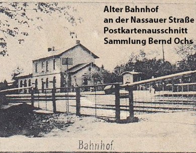 Postkartenansicht des alten kleinen Bahnhofs.