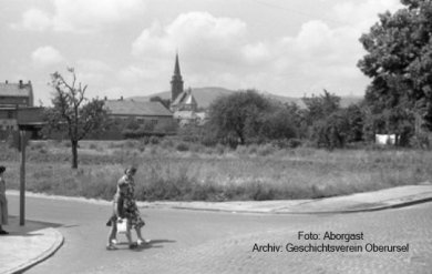 Blick auf die Wiese wo heute der Epinayplatz ist