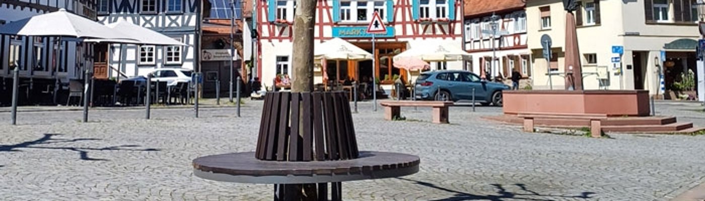 Rundbank auf dem Marktplatz